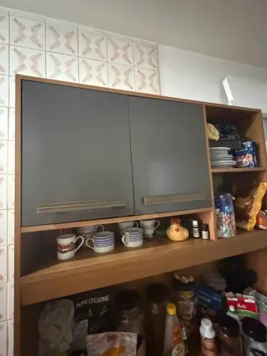 Armário de cozinha em ótimo estado