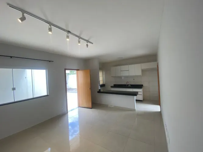 Casa para Aluguel/ Locação 3 quartos sendo uma suite, no Jardim Todos os Santos em Senador