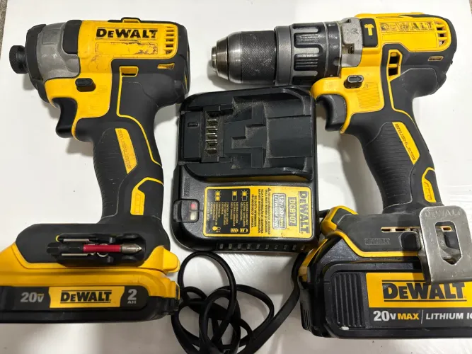 Kit DeWALT 20V Original - Parafusadeira + Furadeira + 2 Baterias + Carregador