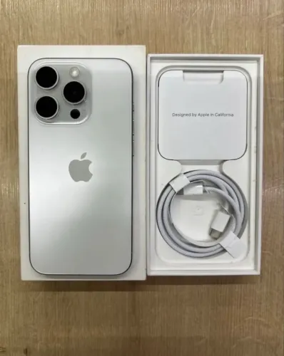 LOJA FÍSICA. IPHONE 15 PRO 256GB BRANCO | CAIXA E CABO COM ESTADO IMPECAVEL | RETIRE HOJE