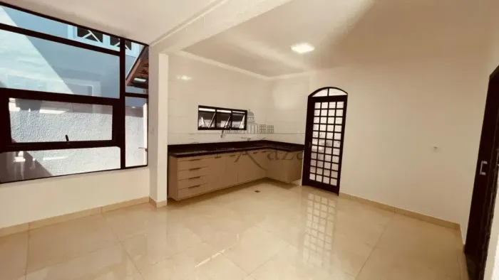 Oportunidade - Casa - Condomínio Jardim Coleginho - Vila Zezé - 3 Dormitórios - 160m²