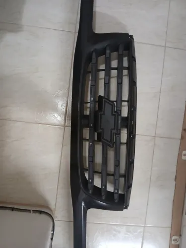 Grade dianteira original gm tracker ou suzuki gran vitara