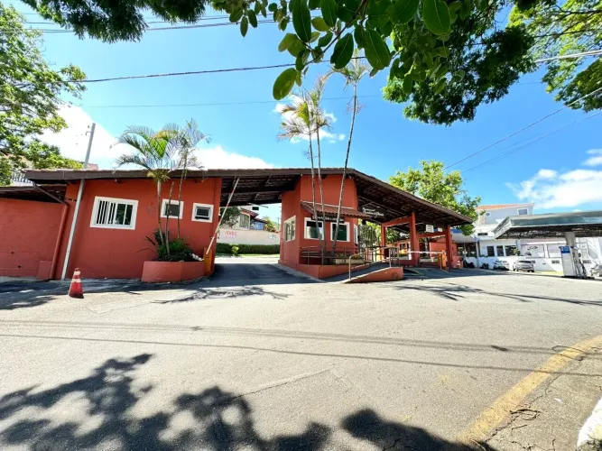 Casa de Condomínio ao lado do Shopping Granja Viana 185 metros 3 Quartos FL34