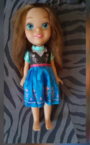 Boneca Ana da frozen desapego.