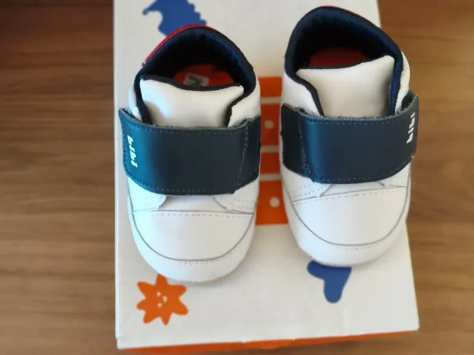 Sapato infantil da marca Bibi