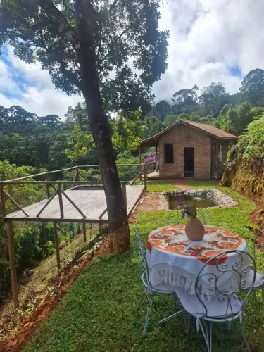 Charmoso chalé à venda em Visconde de Mauá, vista deslumbrante, luz, piscina em pedras e d