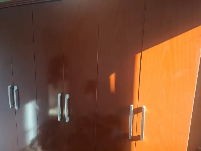 Armário 6 portas med 2,40 x 53 e um ar condicionado 220v 