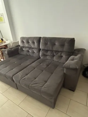 Sofá retrátil cinza grande super confortável 