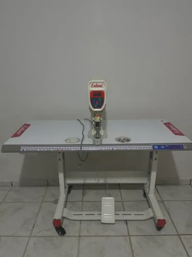 Máquina de botão