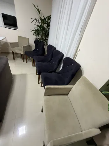 Vendo cadeiras e poltrona de jantar 