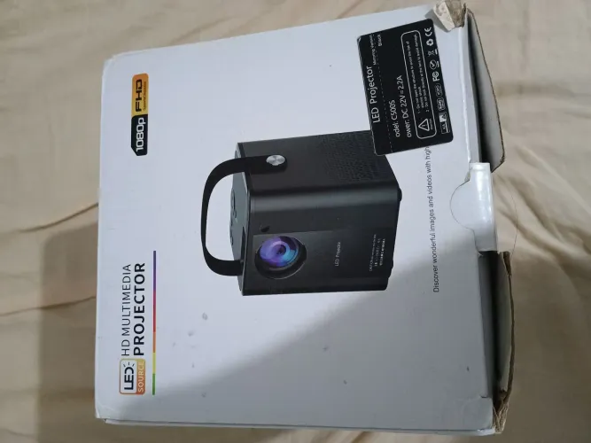 Projetor LED Portátil C500S (Para Peças / Conserto) - Liga e Emite Luz (Sem Imagem)