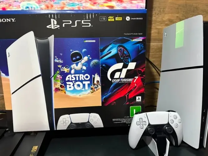 PS5 Slim 1Tb na Caixa, 1 Controle e Base original.