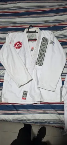 Kimono Gracie Barra F4 (equivalente A3)