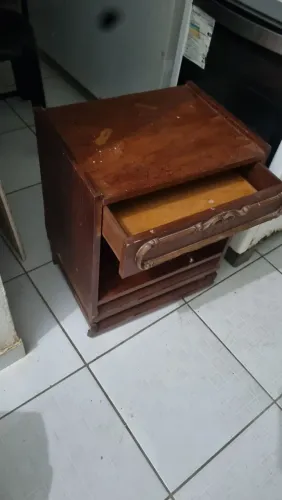 Cômoda pequena