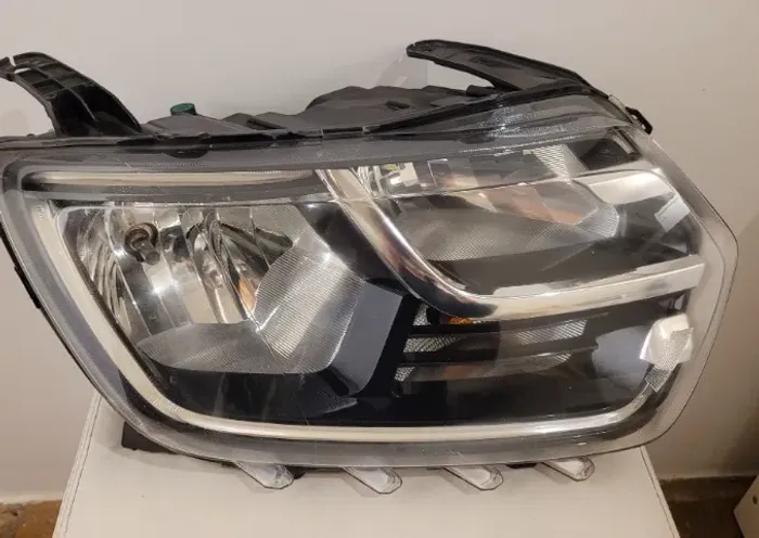 Farol Duster - Dianteiro Direito (Passageiro) DRL Amarela