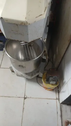 Maquinario para casa de bolo