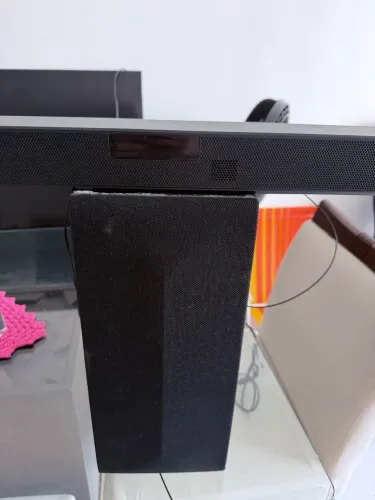 Promoção: Soundbar LG SN4 de 2.1 canais, com 300W RMS de potência, subwoofer sem fio.