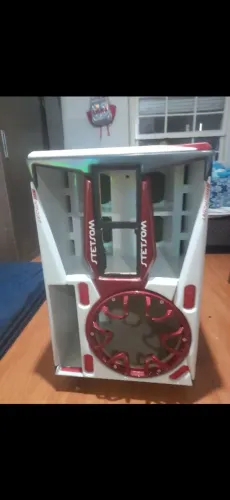 Projeto de caixa Bob com rack móvel com quatro médio de 6 polegadas e um sub de 12