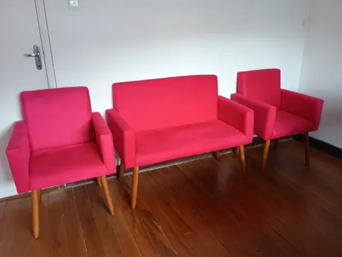 Conjunto Retrô Vermelho - Namoradeira + 2 Poltronas com Pés Palito