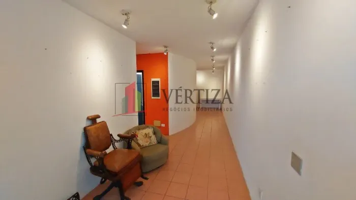 Casa comercial para locação com 187m² em Moema