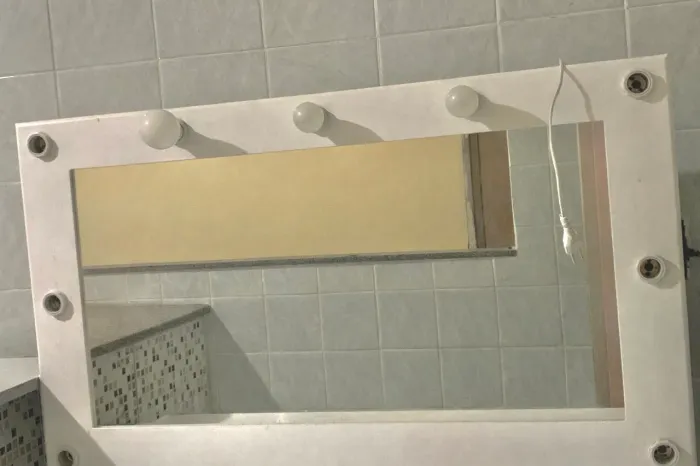 Espelho de Penteadeira com luzes Camarim