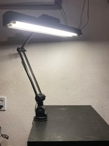 Luminária Articulada Militec com lâmpada tubular