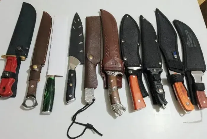 Lote 90+ facas, canivetes, facão, machadinha 