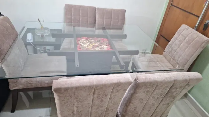 Mesa de jantar com 6 cadeiras