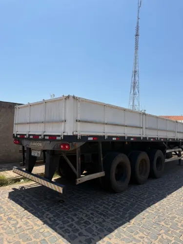 Carreta graneleiro Randon