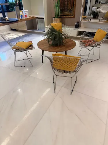 Vendo 4 cadeiras Bertoia, mto lindas para varanda área interna etc. 