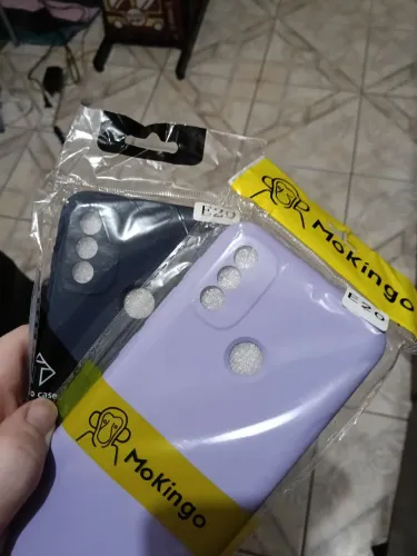 Capas Motorola E20