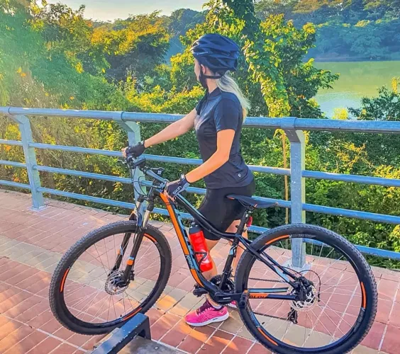 VENDO BICICLETA CALOI KAIENA SPORT 2020 SEMI NOVA