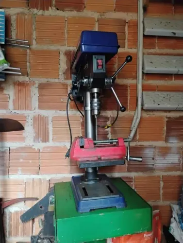 Furadeira de bancada 