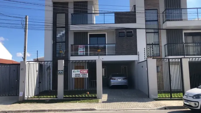 Sobrado Novo com 3 suítes, 4 vagas em ótima localização