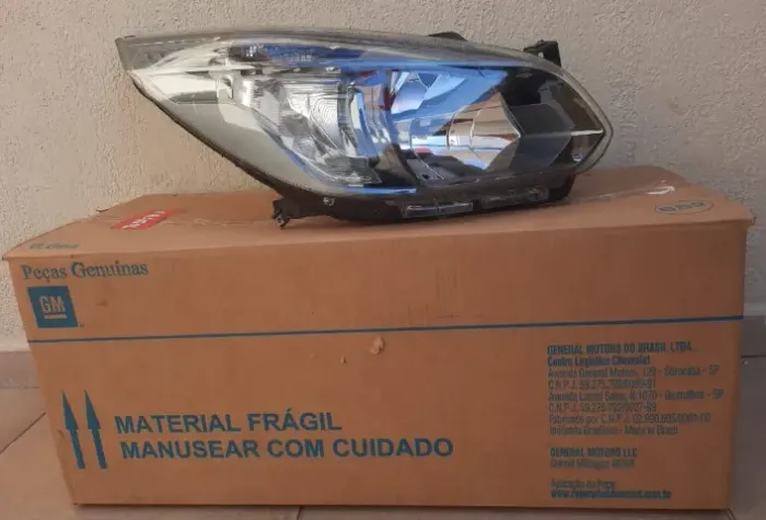 Farol Direito Spin Dark Chrome - Original GM - Recuperado