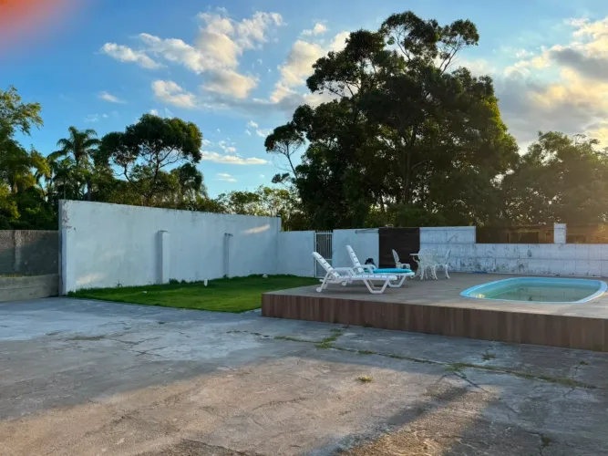 Casa em  laguna sc com piscina fundo para lagoa 