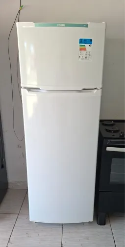 Geladeira consul semi- nova.
