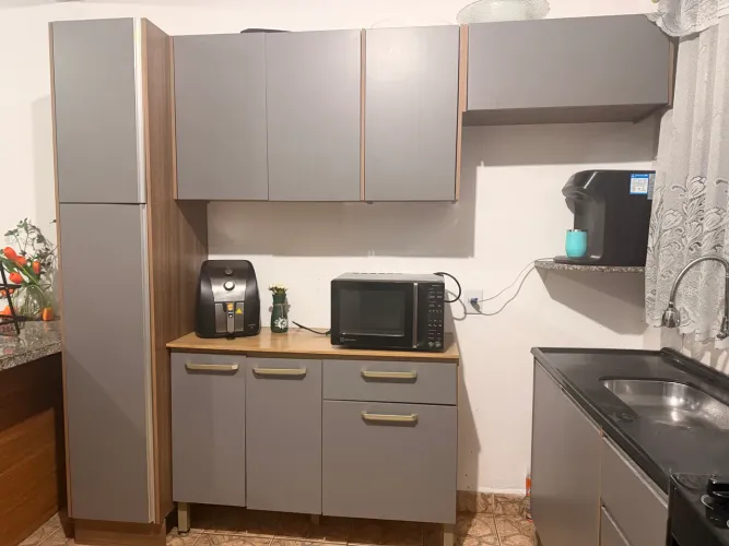 Armário de cozinha com gabinete e pia