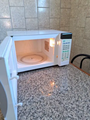 Micro-ondas Electrolux 28 litros super conservado 180 rs 