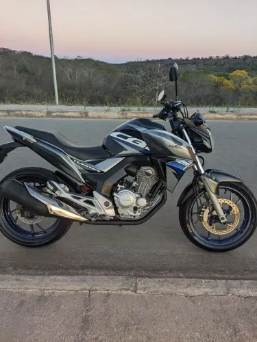 Cb Twister 250F 2019 bem cuidada