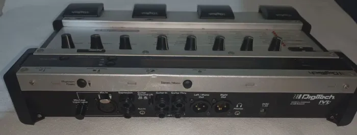 Vocalist Digitech live 4
