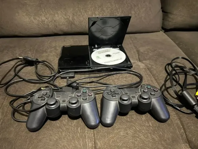 Ps 2 eslim completo com 2 controle e 4 jogos leitor lendo perfeitamente melhor detalhe cha