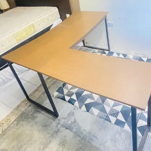 MESA PARA ESCRITÓRIO E ESTUDO + TAPETE
