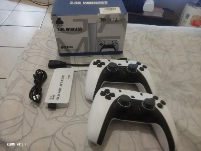 Vídeo game stick M15 pro 4k 64gb com 2 controles e 20.000 jogos