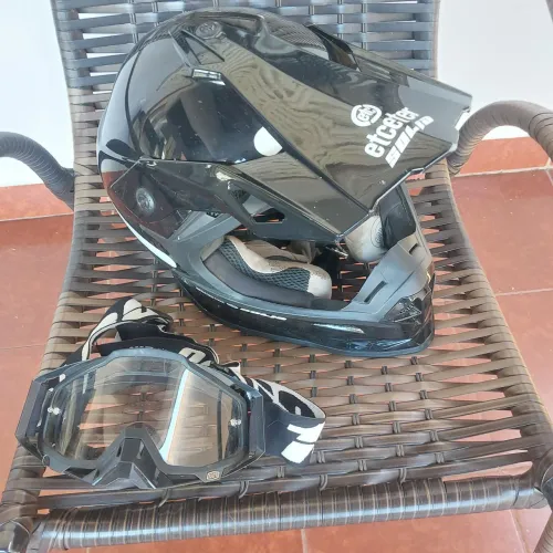 Capacete preto motocross 56