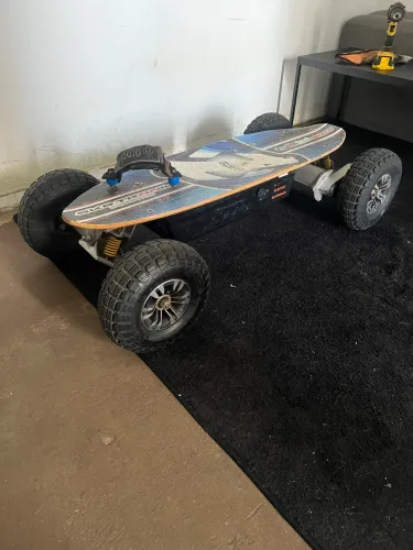 SKATE ELÉTRICO SK8 TRONIK TECH 800W-36V