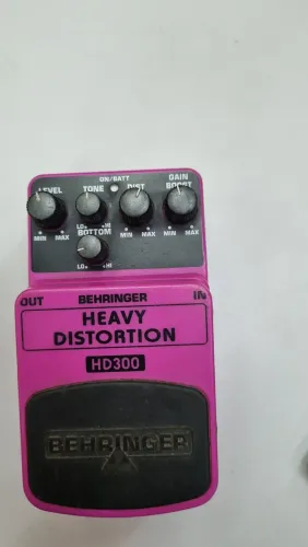 Pedal de Distorção HD 300 Behringer ( PARA LEVAR HOJE)