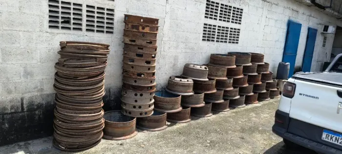 RODA COMPLETA PARA CARRETAS (ARO E SOBREARO)