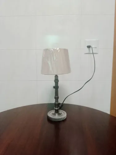 Abajur de mesa artesanal com cúpula