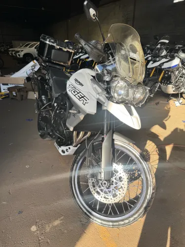 Vendo Tiger 800 xcx 20/20 com 3 baús de alumínio